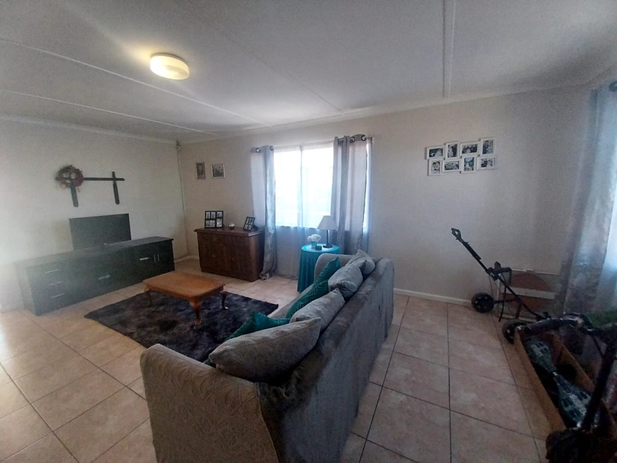 4 Bedroom Property for Sale in Rouxpark Western Cape